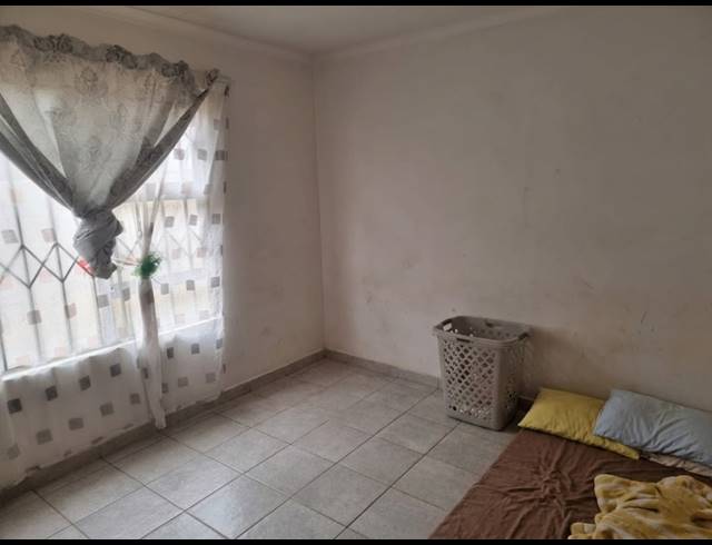 2 BEDROOM HOUSE FOR SALE IN STRETFORD